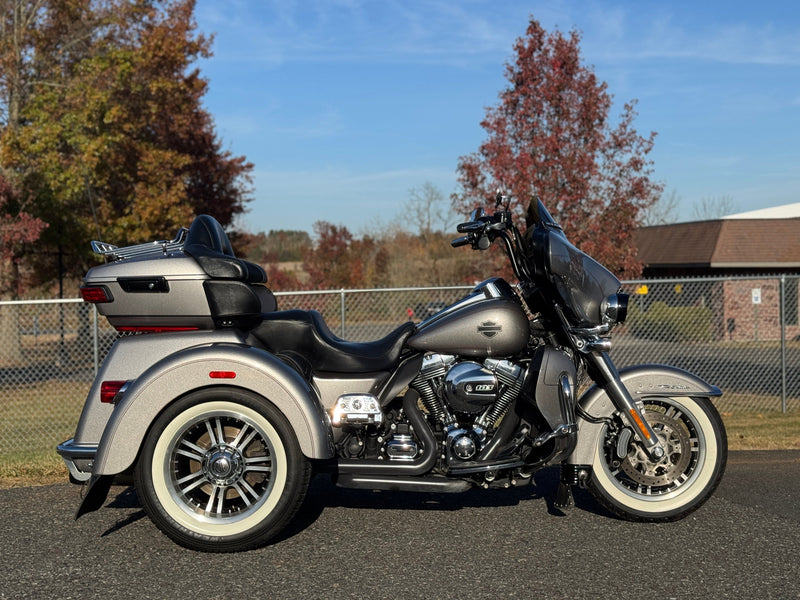 Harley-Davidson Motorcycle 2016 Harley-Davidson Triglide Ultra Classic FLHTCUTG One Owner w/ Many Extras! $21,995