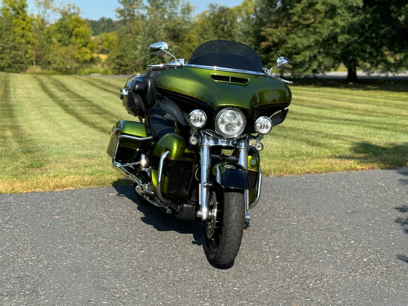 Harley-Davidson Motorcycle 2017 Harley-Davidson Screamin' Eagle CVO Ultra Limited FLHTKSE Low Miles, Extras, & Thousands Below Retail! $19,995