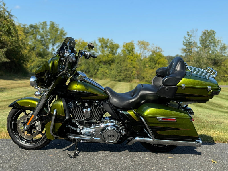 Harley-Davidson Motorcycle 2017 Harley-Davidson Screamin' Eagle CVO Ultra Limited FLHTKSE Low Miles, Extras, & Thousands Below Retail! $19,995