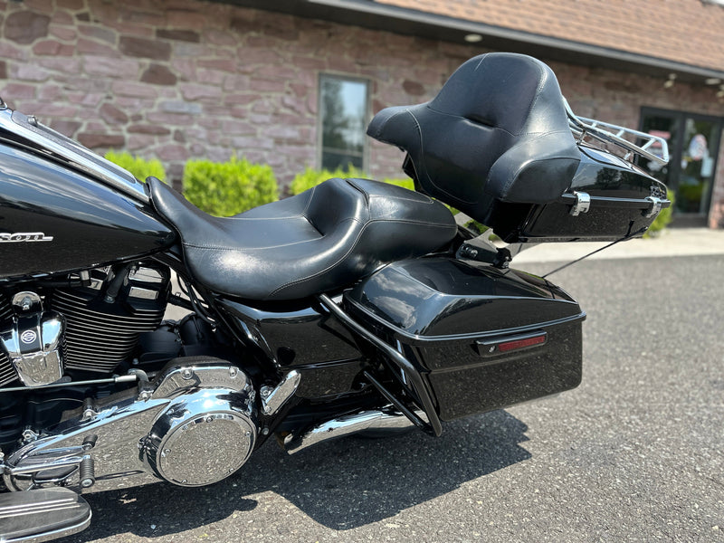 Harley-Davidson Motorcycle 2017 Harley Davidson Street Glide Special FLHXS Many Extras! Power Duals, Bars, Detachable Tourpak, & Much More! $16,995