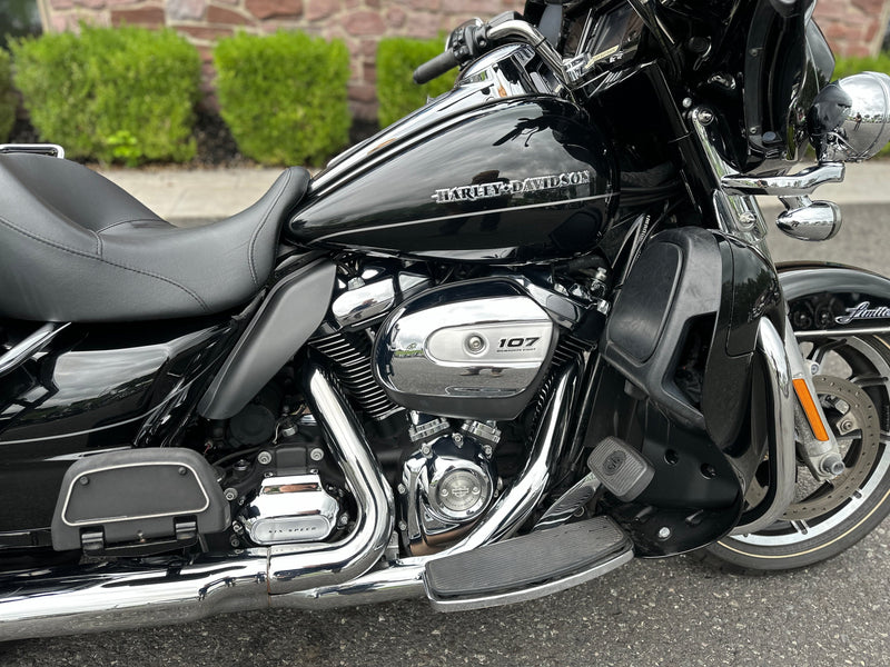 Harley-Davidson Motorcycle 2017 Harley-Davidson Touring Electra Glide Ultra Limited FLHTK M8 One Owner Loaded! $12,995