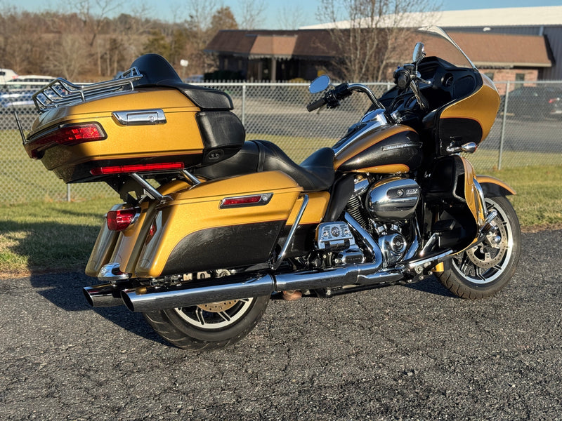 Harley-Davidson Motorcycle 2017 Harley-Davidson Touring Road Glide Ultra FLTRU 107 Milwaukee 8 w/ only 16k Miles & Extras! - $14,995