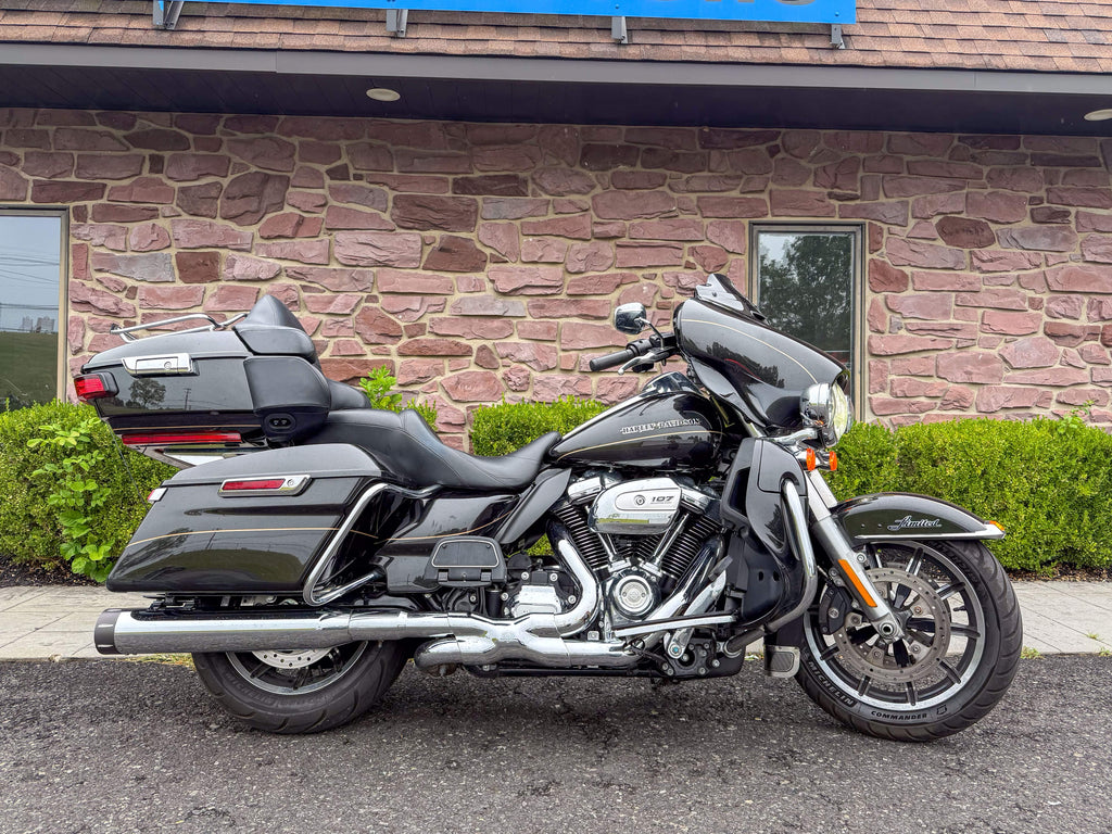 Harley-Davidson Motorcycle 2017 Harley-Davidson Ultra Limited FLHTK M8 One Owner Loaded! Low Miles! $14,995