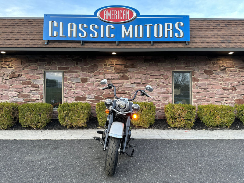 Harley-Davidson Motorcycle 2018 Harley-Davidson Softail Heritage Classic FLHC One Owner Only 3,900 Miles! (Sneak Peek Deal) $11,995
