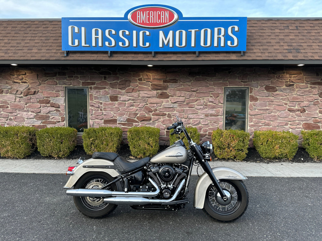 Harley-Davidson Motorcycle 2018 Harley-Davidson Softail Heritage Classic FLHC One Owner Only 3,900 Miles! (Sneak Peek Deal) $11,995