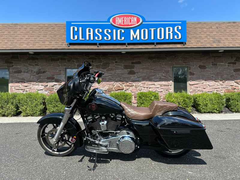 Harley-Davidson Motorcycle 2018 Harley-Davidson Street Glide FLHX One Owner w/ Exhaust, Bars, and Extras! $14,995