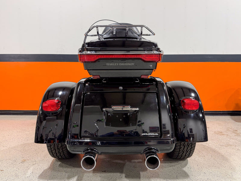 Harley-Davidson Motorcycle 2018 Harley-Davidson Tri Glide Ultra FLHTCUTG M8 Trike Chrome Front End, Mechanical Reverse, Upgrades, & Low Miles! $27,995