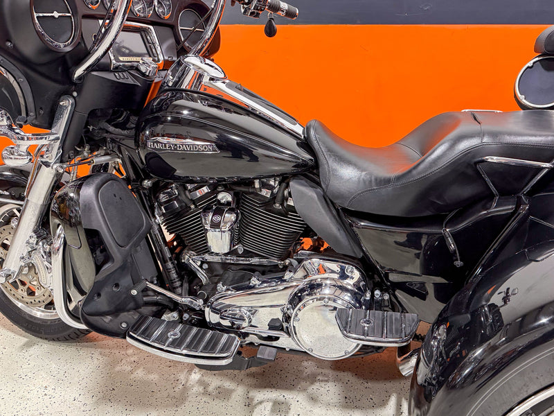 Harley-Davidson Motorcycle 2018 Harley-Davidson Tri Glide Ultra FLHTCUTG M8 Trike Chrome Front End, Mechanical Reverse, Upgrades, & Low Miles! $27,995