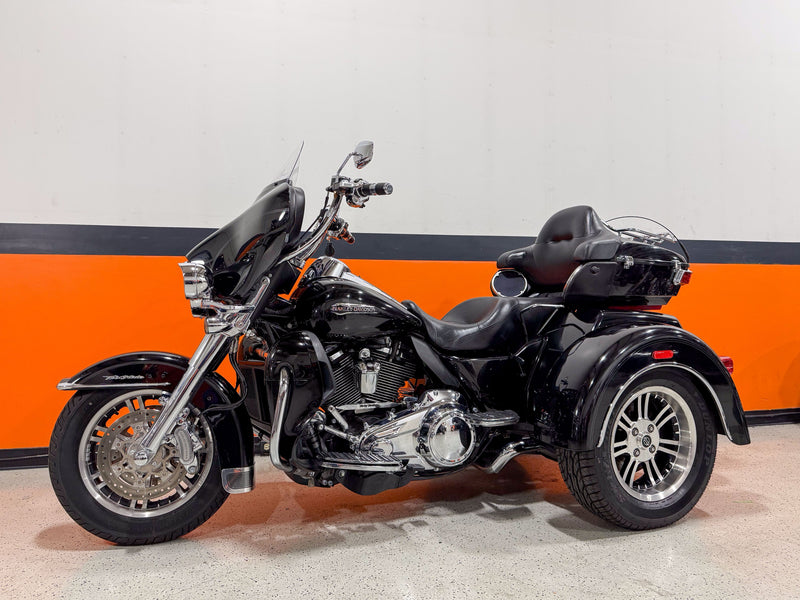 Harley-Davidson Motorcycle 2018 Harley-Davidson Tri Glide Ultra FLHTCUTG M8 Trike Chrome Front End, Mechanical Reverse, Upgrades, & Low Miles! $27,995