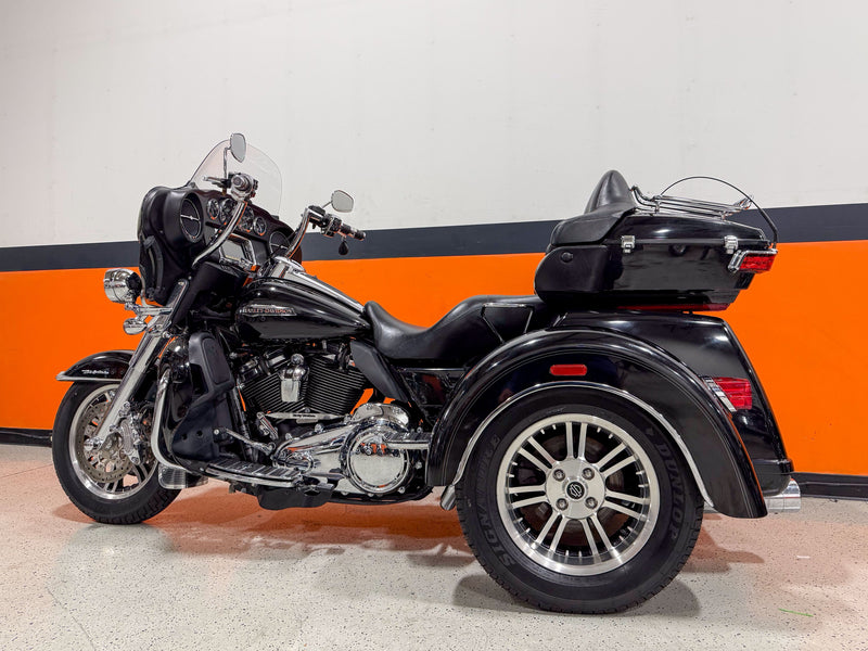 Harley-Davidson Motorcycle 2018 Harley-Davidson Tri Glide Ultra FLHTCUTG M8 Trike Chrome Front End, Mechanical Reverse, Upgrades, & Low Miles! $27,995