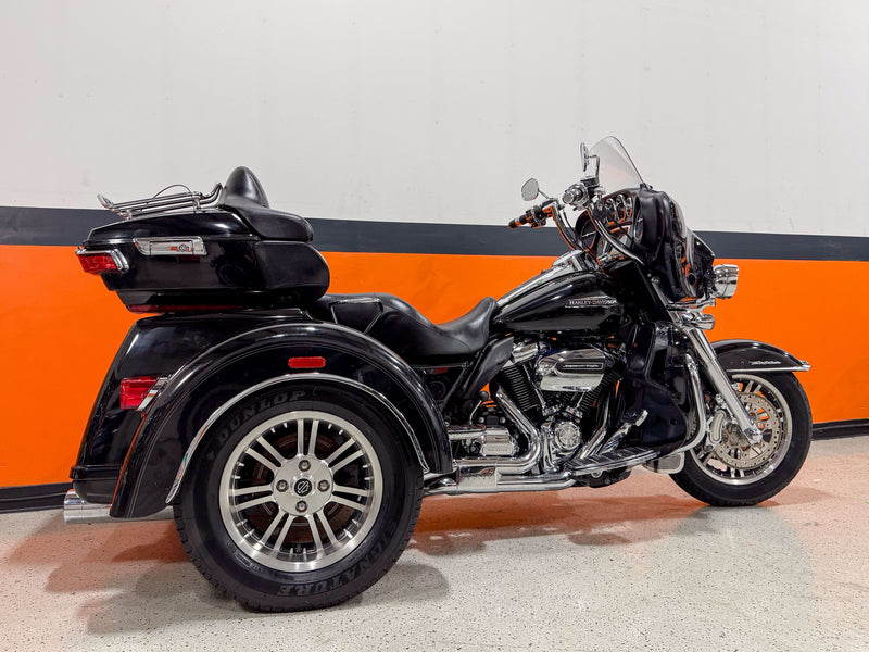 Harley-Davidson Motorcycle 2018 Harley-Davidson Tri Glide Ultra FLHTCUTG M8 Trike Chrome Front End, Mechanical Reverse, Upgrades, & Low Miles! $27,995