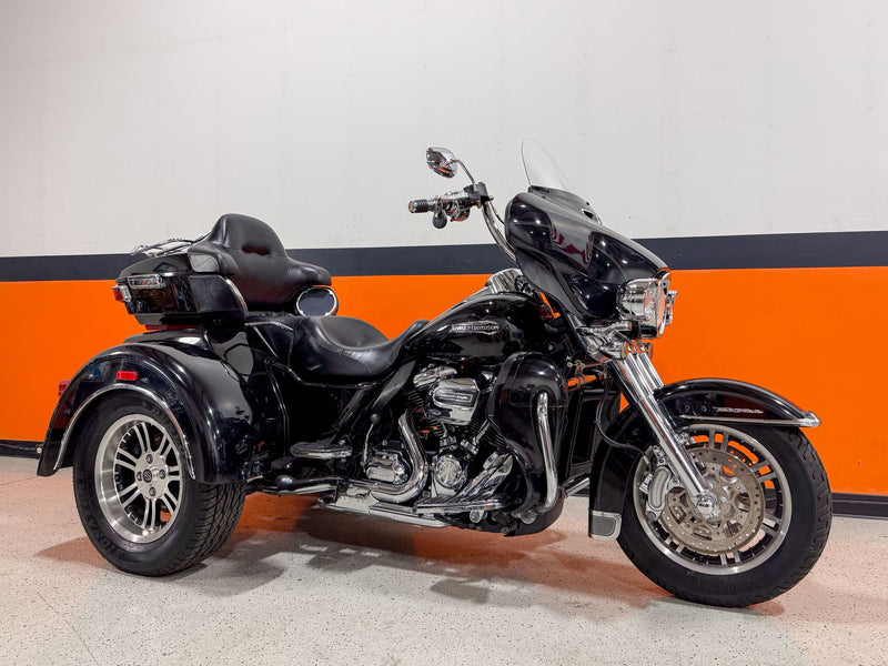 Harley-Davidson Motorcycle 2018 Harley-Davidson Tri Glide Ultra FLHTCUTG M8 Trike Chrome Front End, Mechanical Reverse, Upgrades, & Low Miles! $27,995