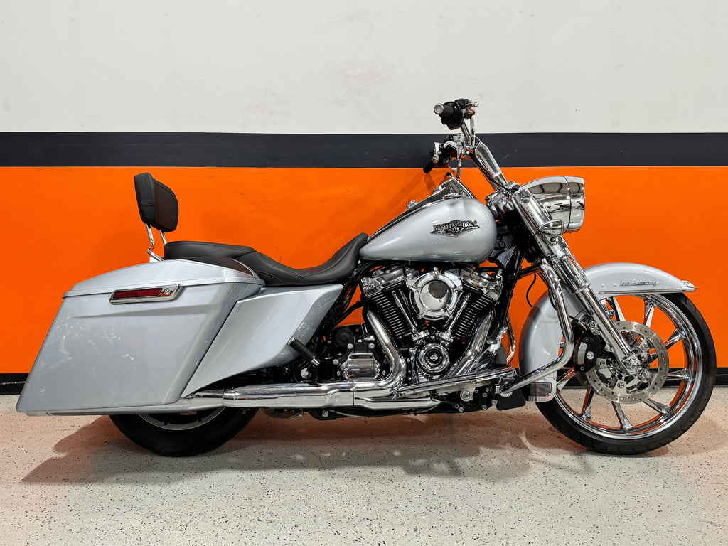Harley-Davidson Motorcycle 2019 Harley-Davidson Road King FLHR Custom Bars Chrome Front Wheel Forks and Tons of Extras!!!! $12,995