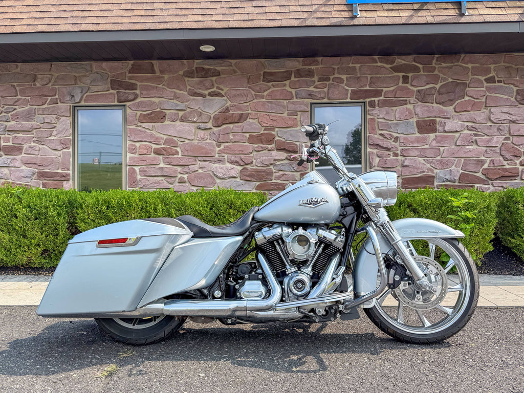 Harley-Davidson Motorcycle 2019 Harley-Davidson Road King FLHR Custom Bars Chrome Front Wheel & Slip-Ons! $13,995