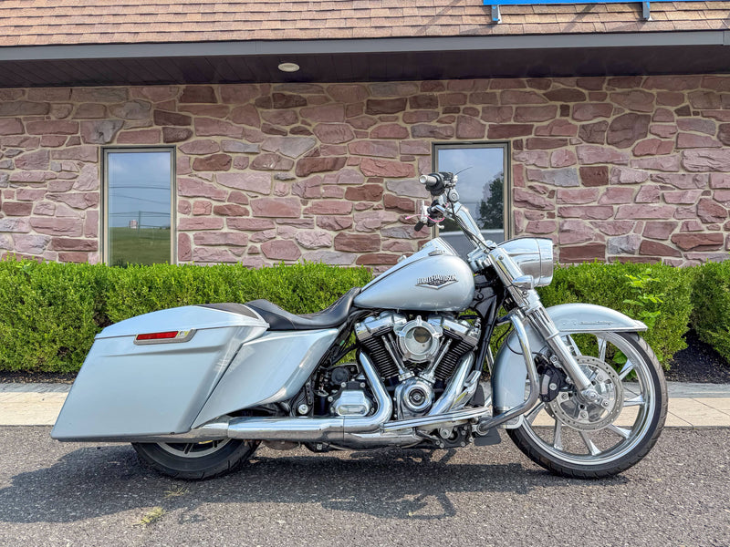 Harley-Davidson Motorcycle 2019 Harley-Davidson Road King FLHR Custom Bars Chrome Front Wheel & Slip-Ons! $13,995