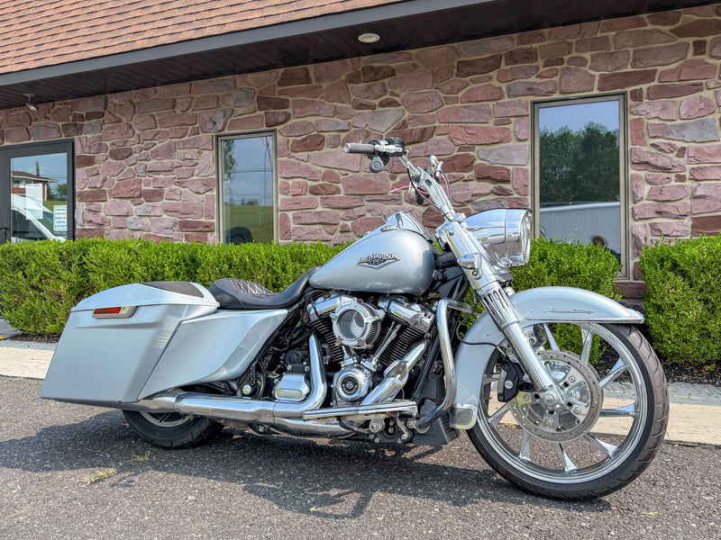 Harley-Davidson Motorcycle 2019 Harley-Davidson Road King FLHR Custom Bars Chrome Front Wheel & Slip-Ons! $13,995