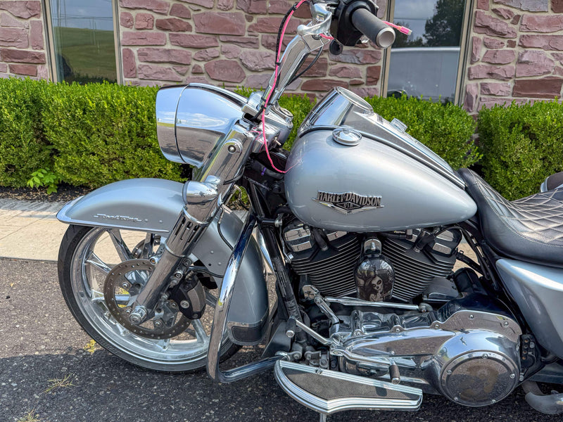 Harley-Davidson Motorcycle 2019 Harley-Davidson Road King FLHR Custom Bars Chrome Front Wheel & Slip-Ons! $13,995