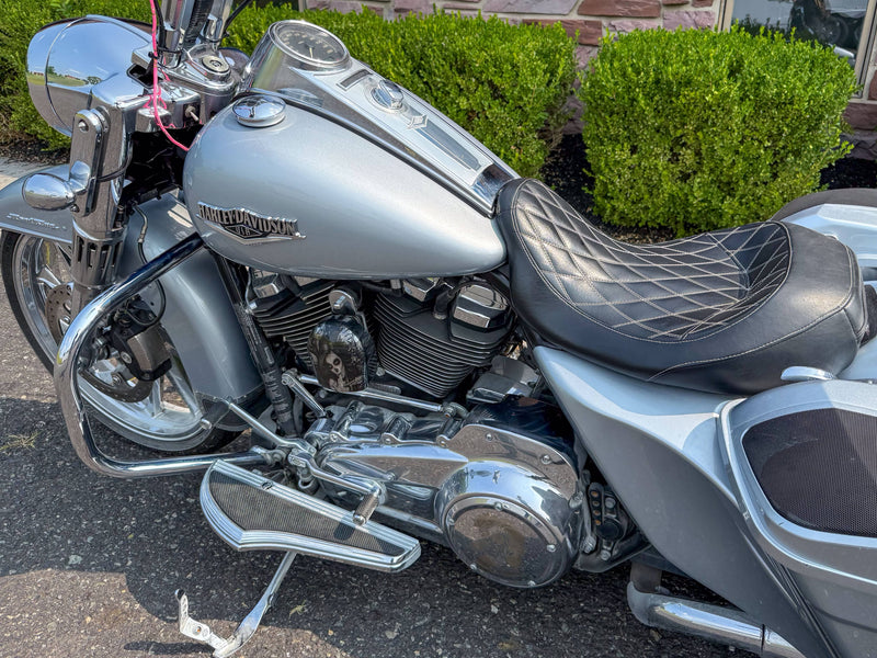 Harley-Davidson Motorcycle 2019 Harley-Davidson Road King FLHR Custom Bars Chrome Front Wheel & Slip-Ons! $13,995