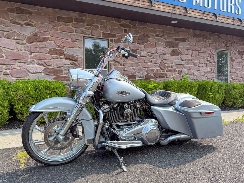 Harley-Davidson Motorcycle 2019 Harley-Davidson Road King FLHR Custom Bars Chrome Front Wheel & Slip-Ons! $13,995