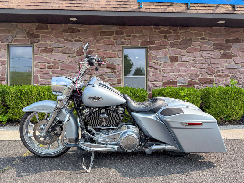 Harley-Davidson Motorcycle 2019 Harley-Davidson Road King FLHR Custom Bars Chrome Front Wheel & Slip-Ons! $13,995