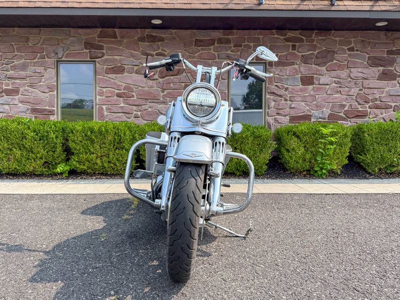Harley-Davidson Motorcycle 2019 Harley-Davidson Road King FLHR Custom Bars Chrome Front Wheel & Slip-Ons! $13,995