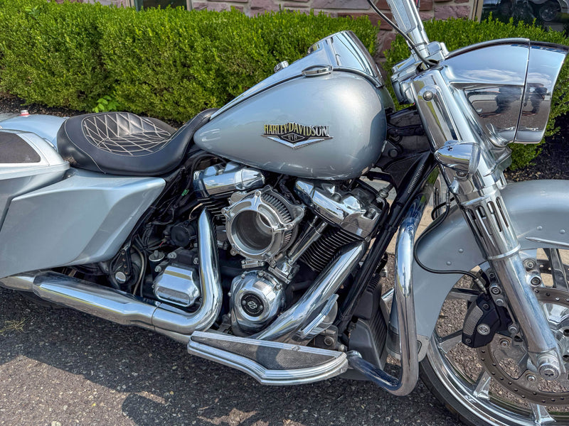 Harley-Davidson Motorcycle 2019 Harley-Davidson Road King FLHR Custom Bars Chrome Front Wheel & Slip-Ons! $13,995