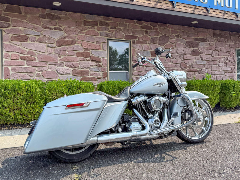 Harley-Davidson Motorcycle 2019 Harley-Davidson Road King FLHR Custom Bars Chrome Front Wheel & Slip-Ons! $13,995