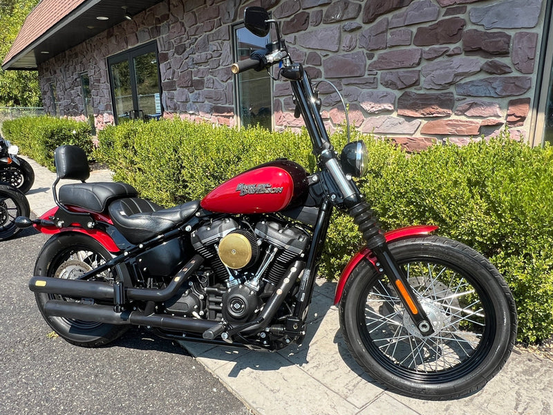 Harley-Davidson Motorcycle 2019 Harley-Davidson Softail Street Bob FXBB Only 7k Miles, Clean Carfax, Many Extras! - $10,995