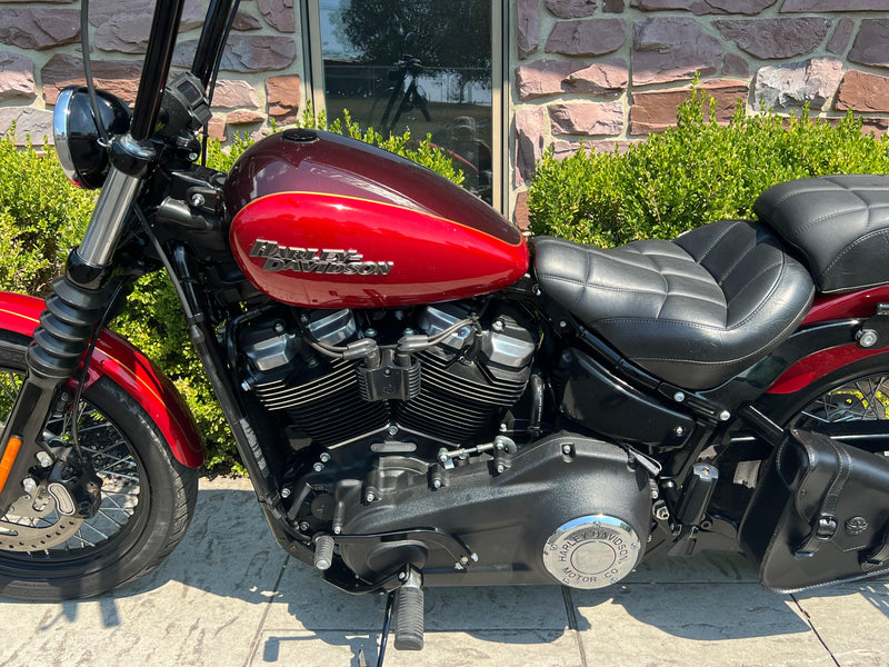 Harley-Davidson Motorcycle 2019 Harley-Davidson Softail Street Bob FXBB Only 7k Miles, Clean Carfax, Many Extras! - $10,995