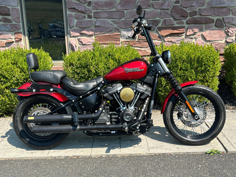 Harley-Davidson Motorcycle 2019 Harley-Davidson Softail Street Bob FXBB Only 7k Miles, Clean Carfax, Many Extras! - $10,995