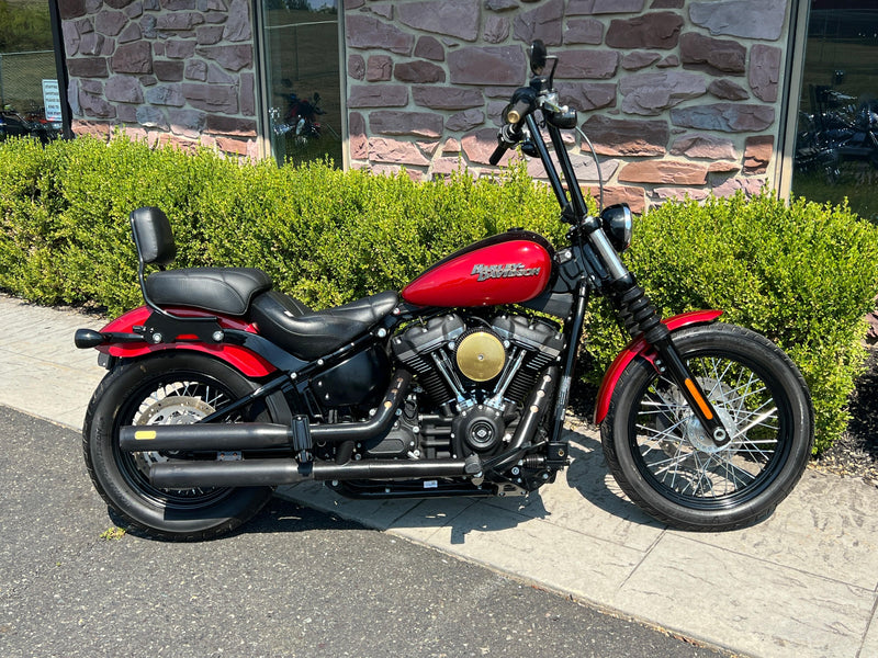 Harley-Davidson Motorcycle 2019 Harley-Davidson Softail Street Bob FXBB Only 7k Miles, Clean Carfax, Many Extras! - $10,995