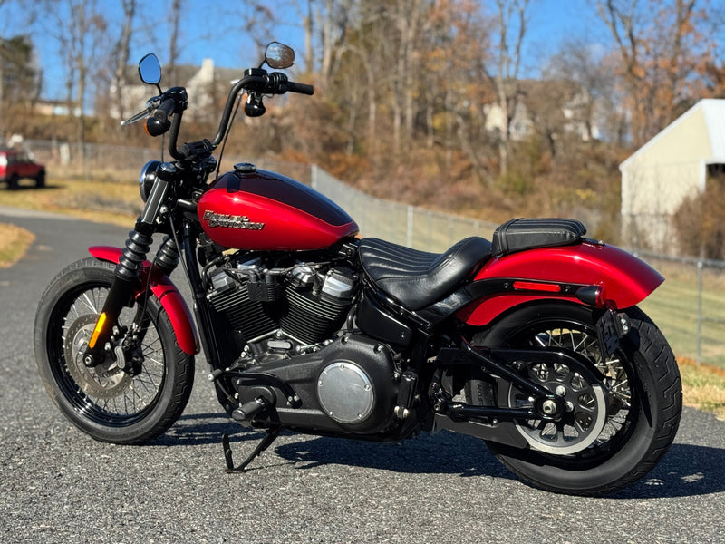 Harley-Davidson Motorcycle 2019 Harley-Davidson Softail Street Bob FXBB Only 7k Miles, Clean Carfax, Many Extras! - $10,995