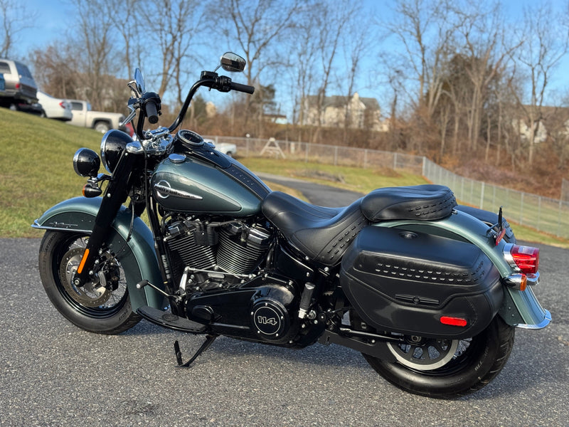 Harley-Davidson Motorcycle 2020 Harley-Davidson Softail Heritage Classic FLHCS 114" 2-Tone One Owner Low Miles! $11,995