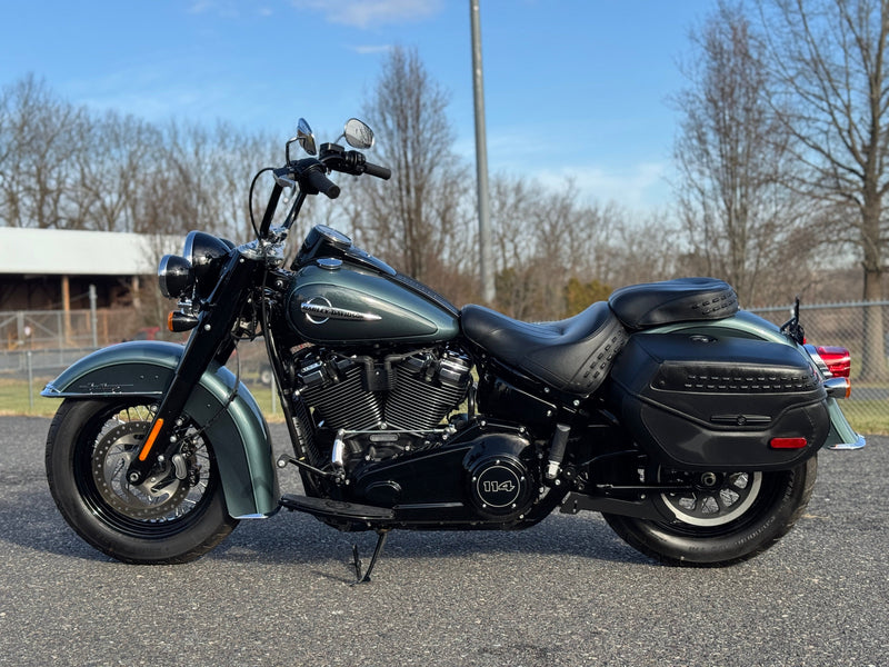 Harley-Davidson Motorcycle 2020 Harley-Davidson Softail Heritage Classic FLHCS 114" 2-Tone One Owner Low Miles! $11,995