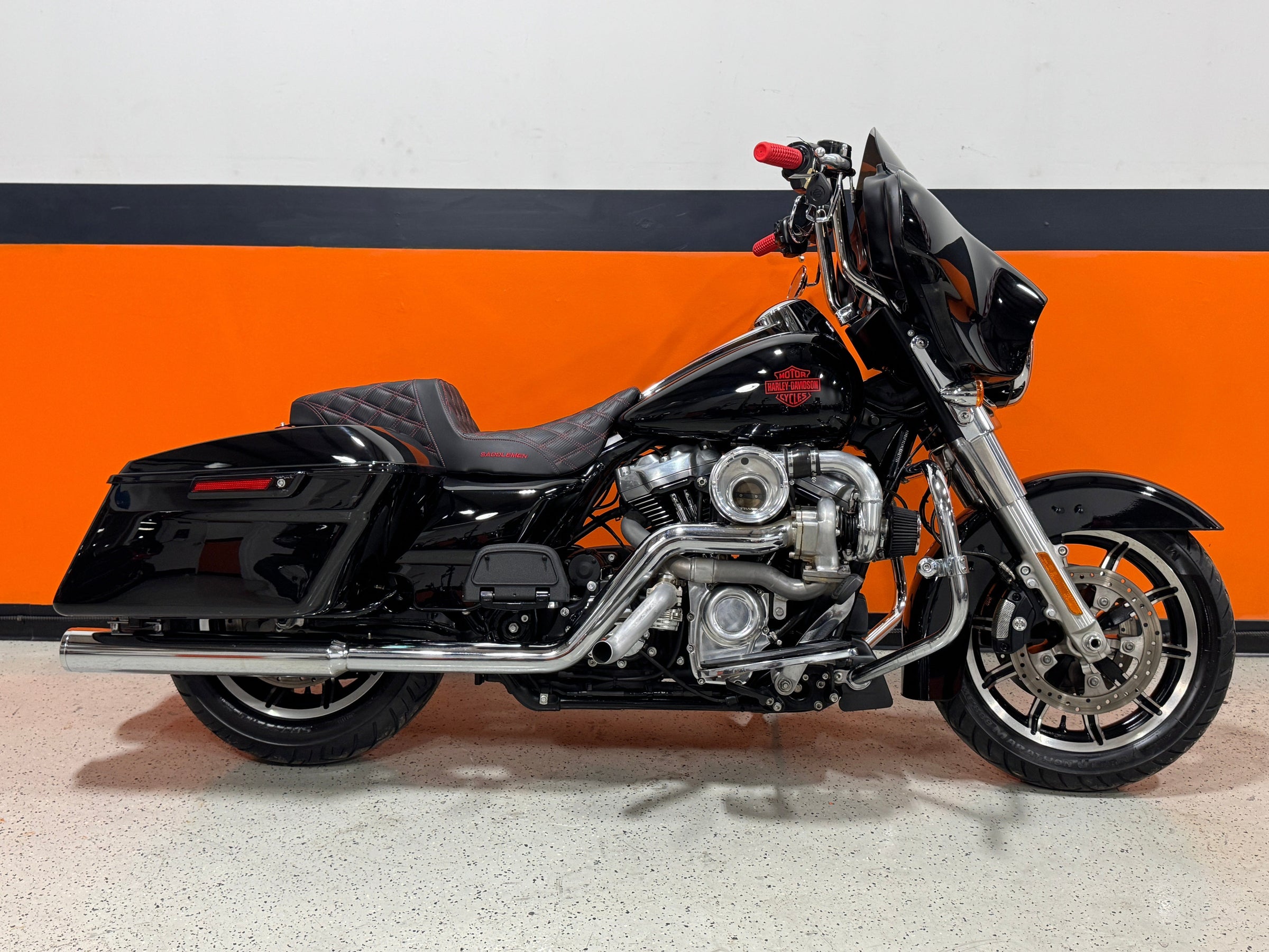 Pare-Brise Klock Werks Flare 10.5 Teinté Touring Electra Glide Street Glide Trike Pare-Brise Klock Werks Flare 10.5 Teinté Touring Electra Glide Street Glide Trike