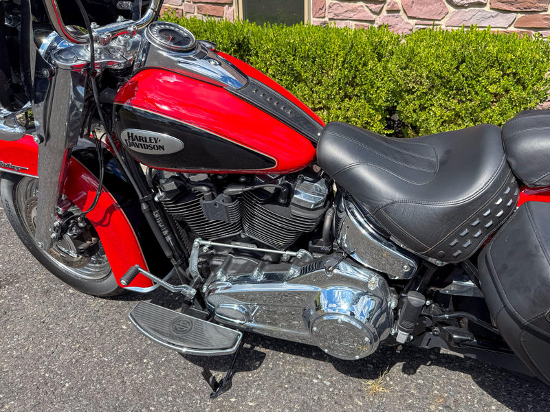 Harley-Davidson Motorcycle 2022 Harley Davidson Softail Heritage Classic FLHCS 114 2-Tone w/ Only 967 Miles! One-Owner Clean Carfax! $15,995