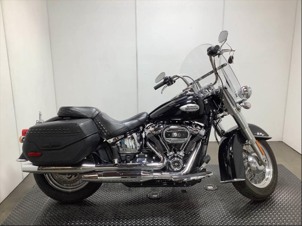 Harley-Davidson Motorcycle 2022 Harley-Davidson Softail Heritage Classic FLHCS 114" One Owner $13,995 (Sneak Peek Deal)