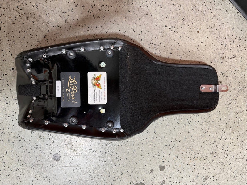 Le Pera Le Pera LePera Silhouette Smooth Black Vinyl Seat 2 Up Harley 2004-2005 Dyna FXD