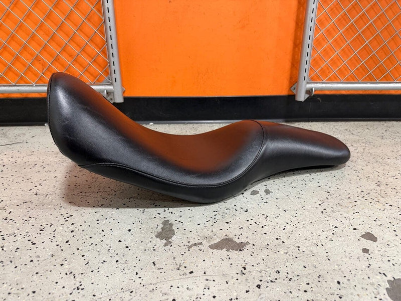 Le Pera Le Pera LePera Silhouette Smooth Black Vinyl Seat 2 Up Harley 2004-2005 Dyna FXD