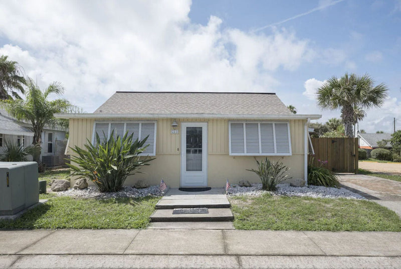 American Classic Motors Flagler Beach Florida Cottage For Rent w/ Garage and Fenced Yard (Sleeps 6)
