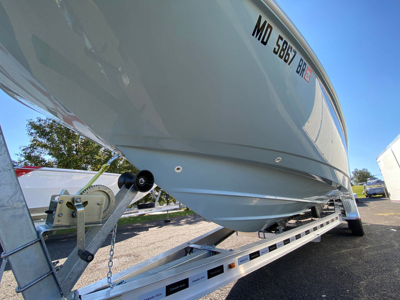 Boston Whaler Boat 2021 Boston Whaler Dauntless 270 CC Center Console Fishing Family Boat Twin V8 300's - $239,995