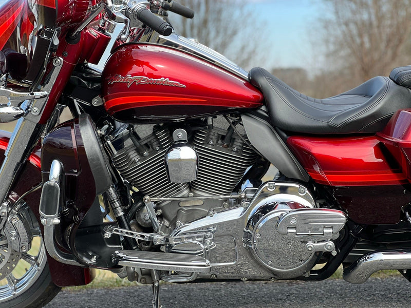 2009 Harley-Davidson Screamin' Eagle CVO Ultra Classic FLHTCUSE4